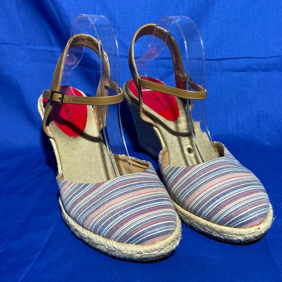 Bandolino Espadrilles Red, Blue & white. Size 10M. - Picture 3 of 7